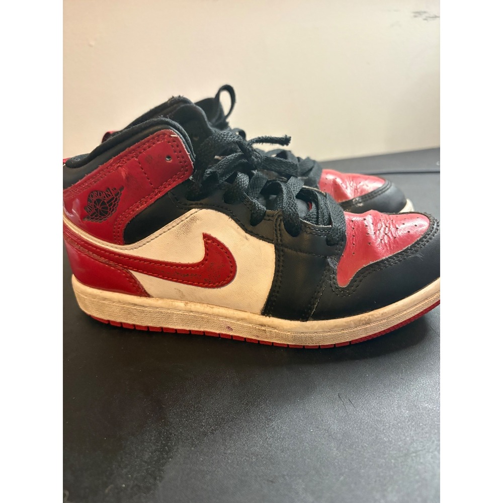 Nike Air Jordan 1 Mid Chicago Red Black White HV4444-006 Kids Size 2.5Y